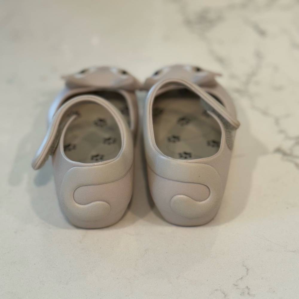 Mini Melissa Ultragirl II Slip-On Cat - Mary Jane - Beige - toddler 7M - EUC - Picture 3 of 4